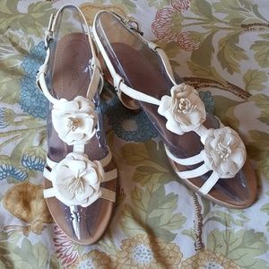 EUC White Leather Naya Sandals size 8.5